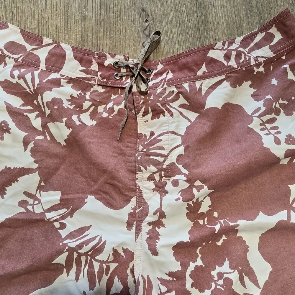 Patagonia Wavefarer Board Shorts Men's Size 38 Swim‎ Trunks Boating Beach Cruise